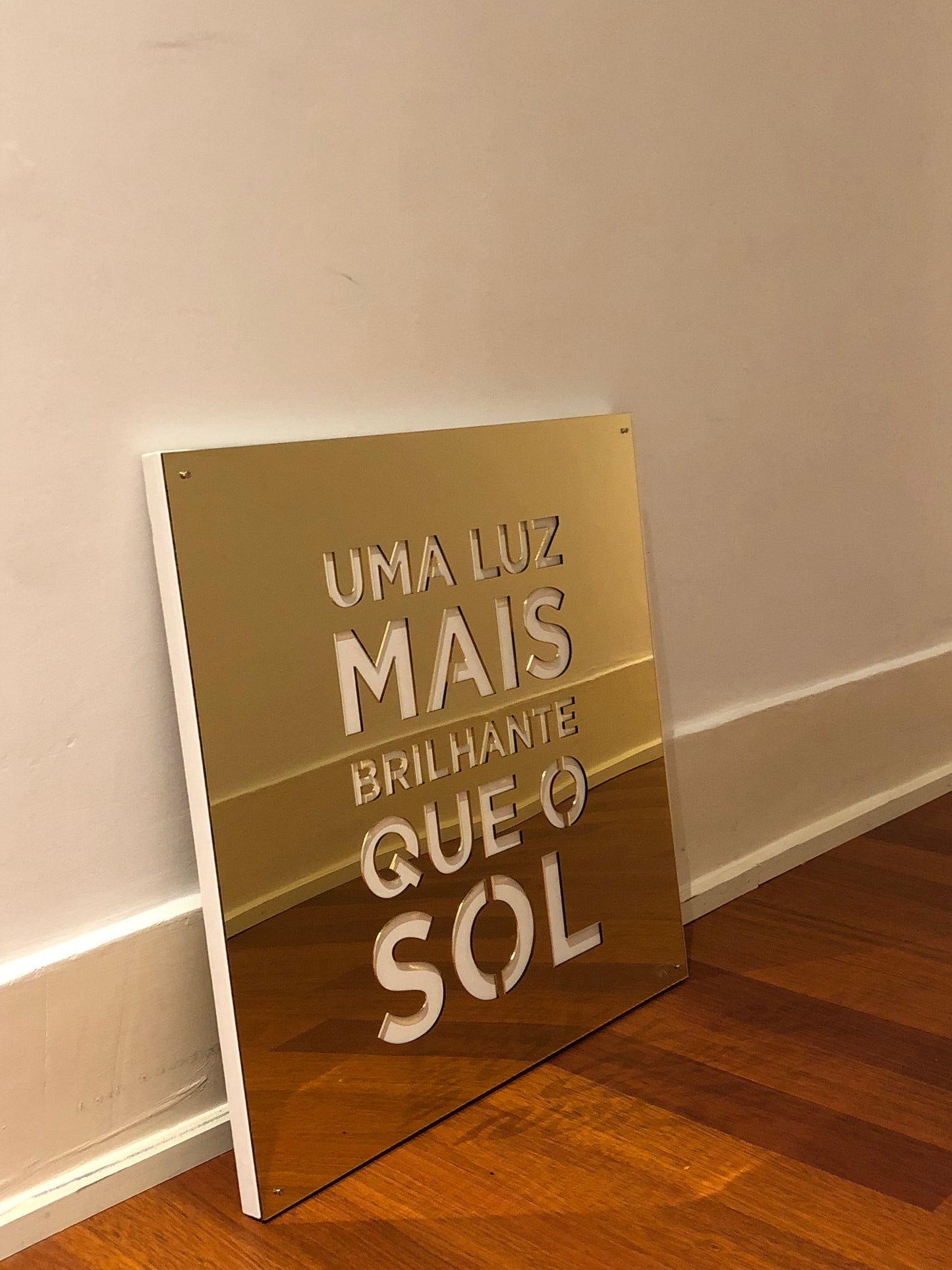 Uma luz mais brilhante que o sol / Acrílico