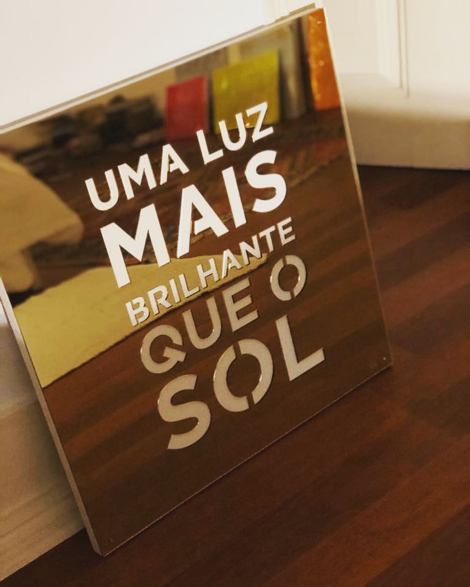 Uma luz mais brilhante que o sol / Acrílico